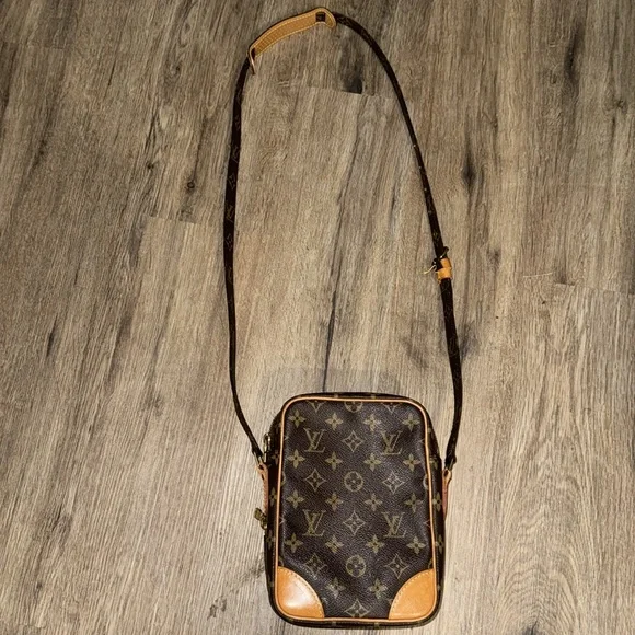 Vintage LOUIS VUITTON Amazone 22 Coated Canvas Crossbody Bag